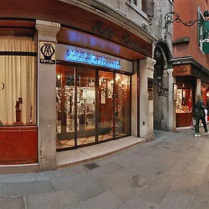 3* Szálloda Montecarlo